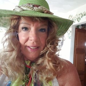 Meet your Posher, Marcia